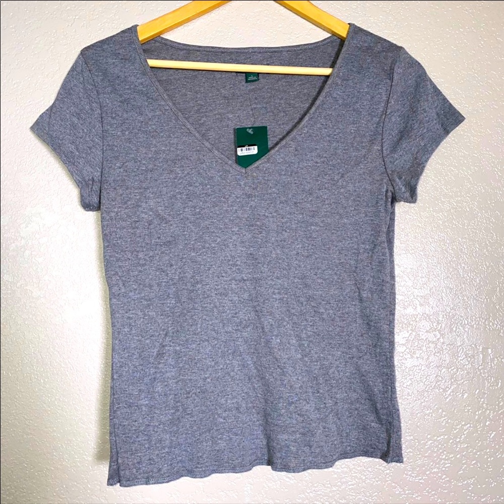 Women’s Large * Grey V Neck* NWT